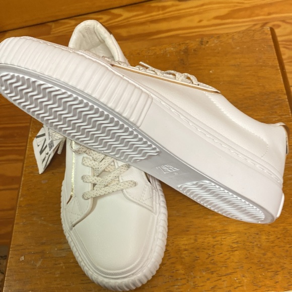 Zara Awesome snickers white color and gold stripes - Picture 4 of 4